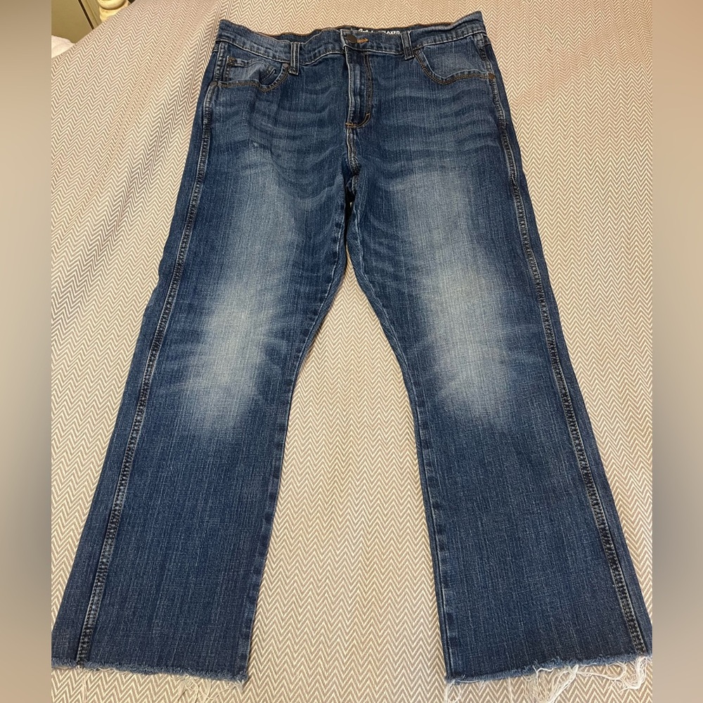 Wrangler Retro Relaxed Boot jeans. Men’s 36 but cut off & styled as Women’s 16.